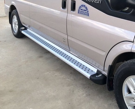 Bệ bước chân lên xuống xe Ford Transit